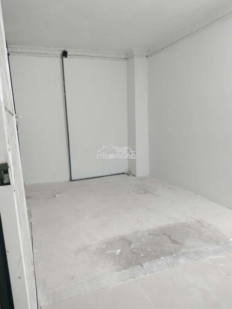 Cho nữ thuê phong máy lạnh bao điện nước