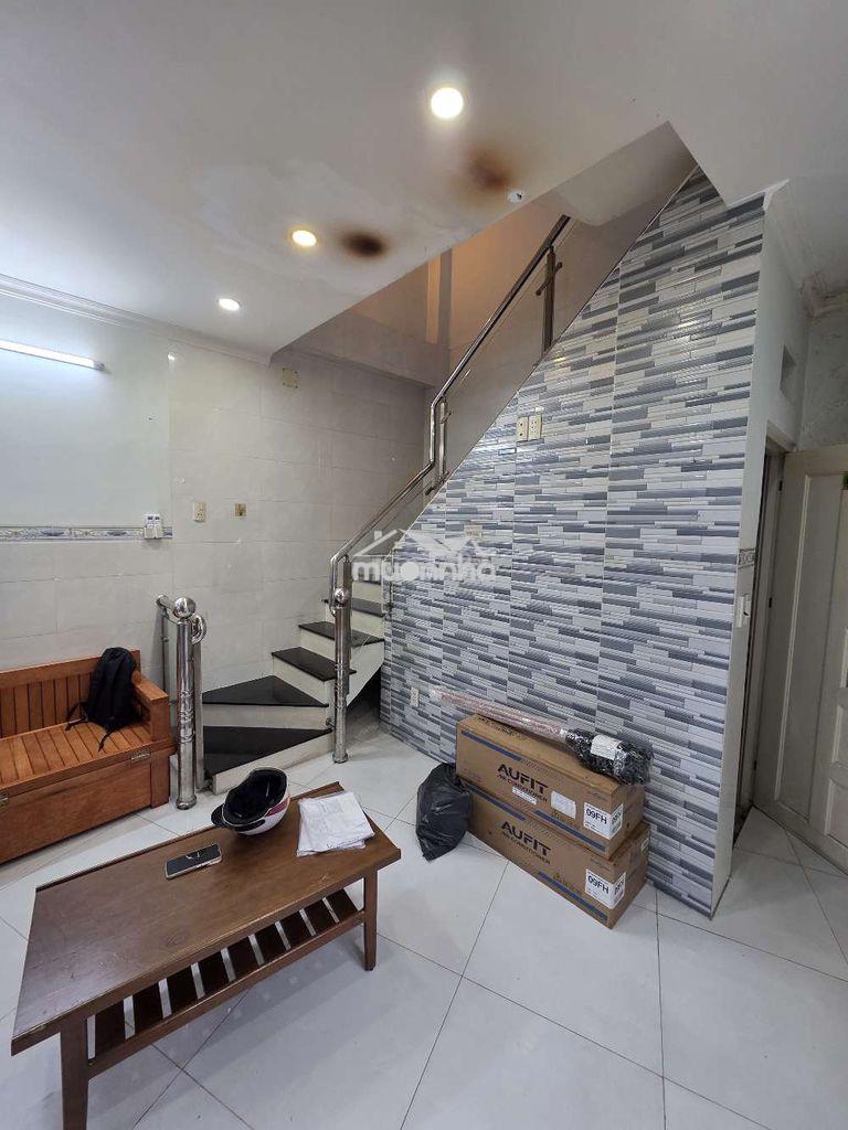 Nhà 2 mặt tiền hẻm ngay trung tâm q4