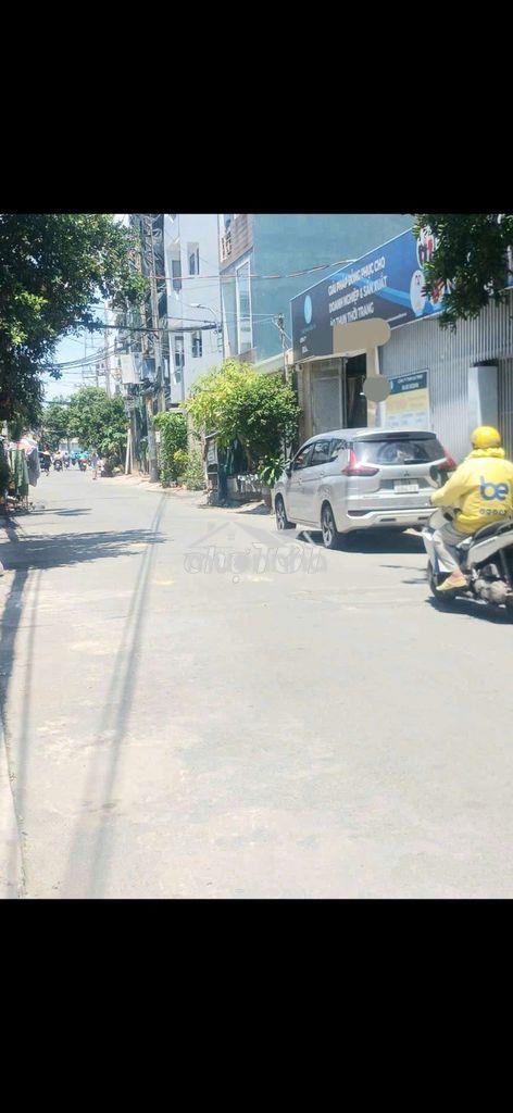 Hẻm ôtô tới cửa 5 x 20 m ( 96 m2 )
chỉ 7 tỷ 4 gần công viên làng hoa