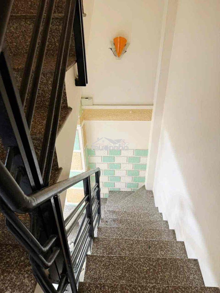 Nhà nguyên căn. 3 tầng. 2pn.2wc. hình và video thật 100%. - 2