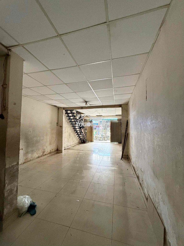 Nhà 1 trệt 1 lầu trống suốt ngay chợ , công ty may phương đông - 2