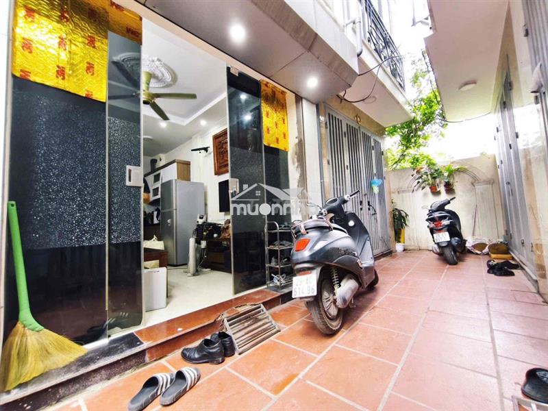 Nhà năm tầng mới xây chính chủ có sổ ko thuộc dự án