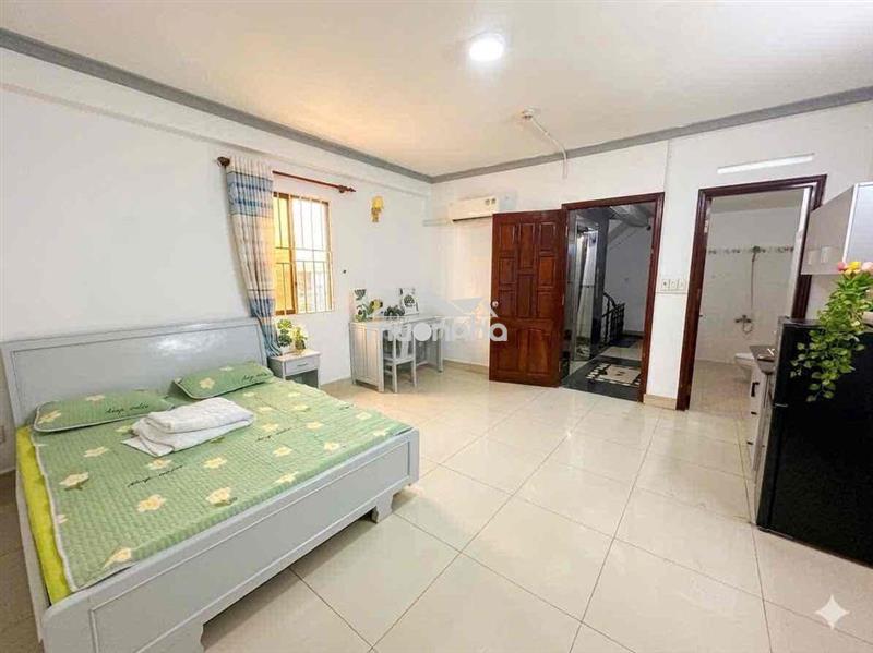 Phòng cửa sổ thang máy full nội thất gần cvien làng hoa dg số 8