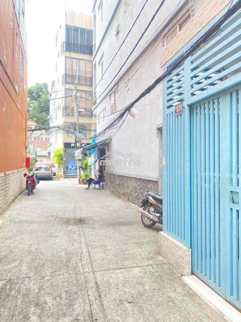 Cho thuê nhà nguyên căn hẻm bến vân đồn quận 4
