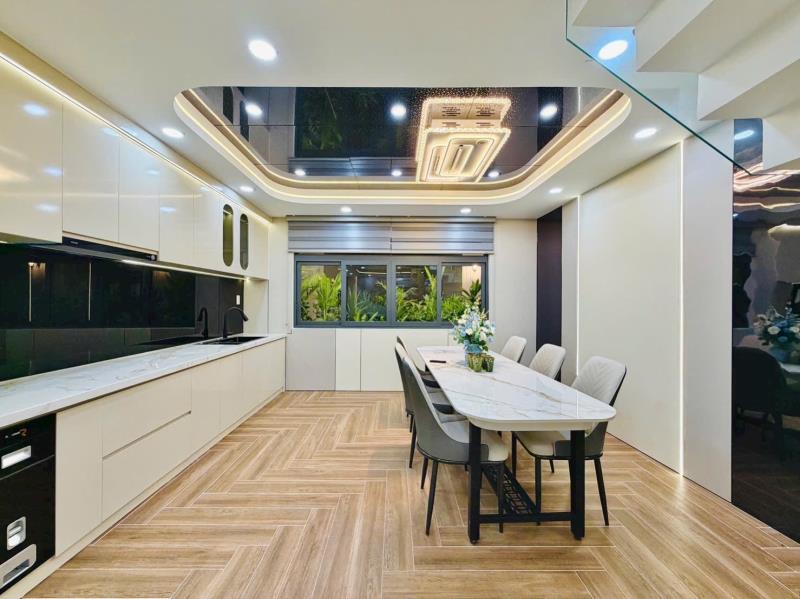 Bán nhà xây mới 5 tầng - hxh - sát mặt tiền - khu đồng bộ - full nội thất - 4