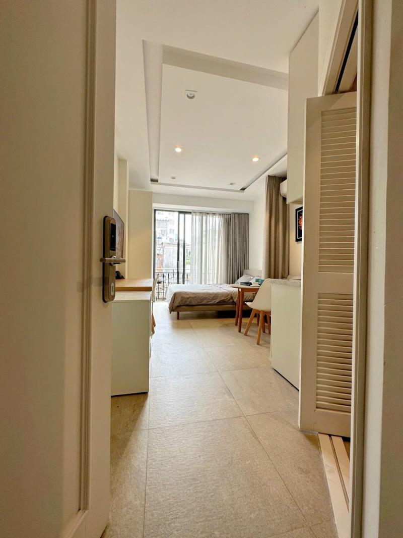 Cho thuê căn hộ balcony - thang máy - chợ bến thành - đh văn lang - hoa sen - metro bến thành - takashimaya