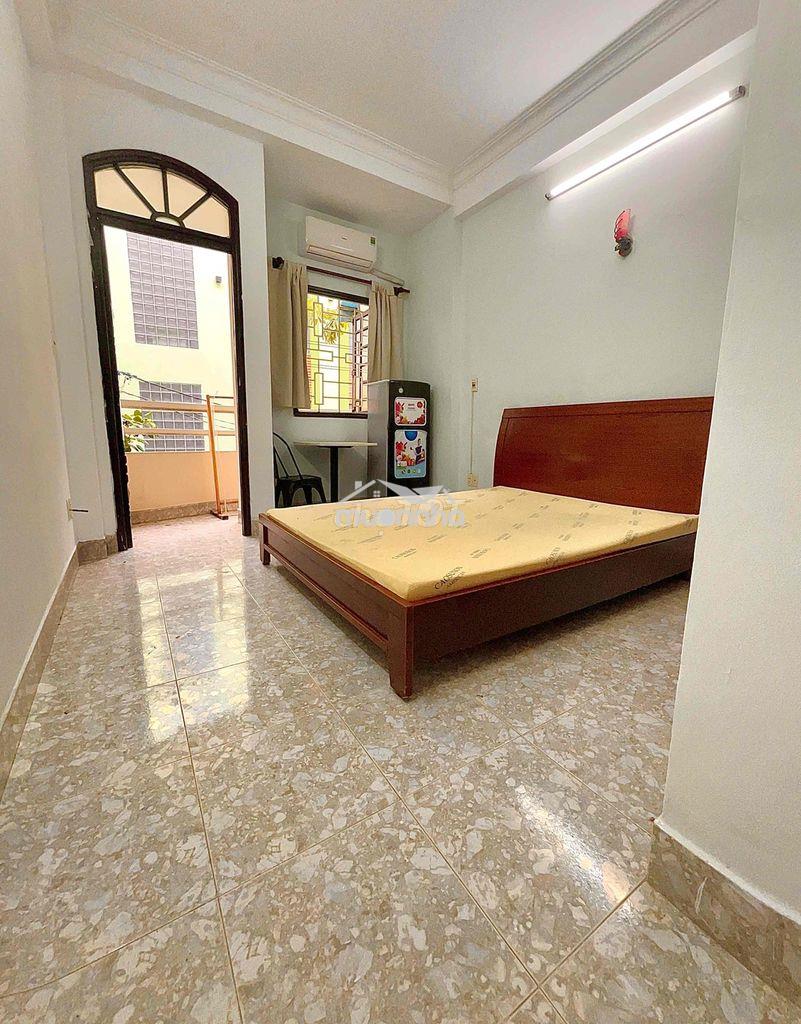 Phòng 25m2 ban công tầng 1 ở 345 trần hưng đạo q1 - 3