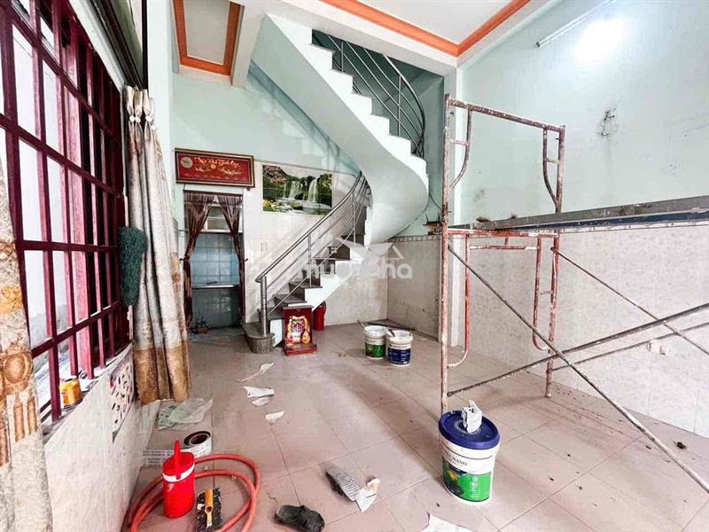 Nhà nguyên căn ngay tại chợ bờ hồ