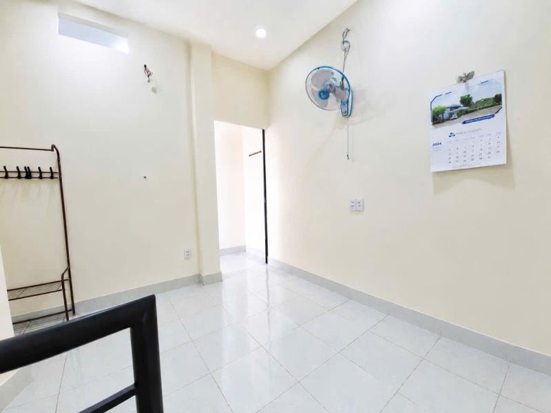 Cho thuê phòng 1 trệt + 1 lầu - có ban công ở nguyễn xí , bình thạnh - 3