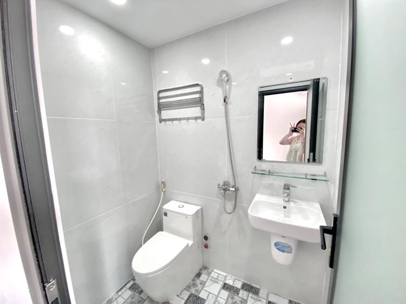 Studio rộng 35m2 - full nội thất - máy giặt riêng- gần trường ftu, uth, hutech,... - 4