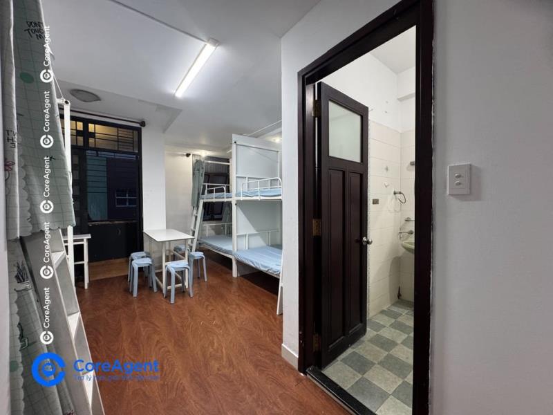 Ký túc xá sinh viên đi bộ qua trường đại học văn hiến - 2