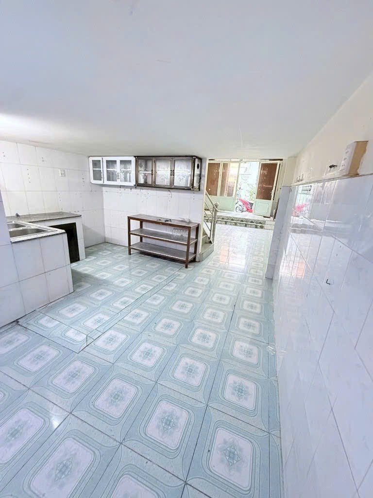 Tân hoá - vài bước chân ra mặt tiền- quận 6 - 3 tầng-(4,3m x 12m²)- 3 pn - giá 4,x tỏi sổ hồng, hoàn công đủ , lh nam 0868861039 - 2