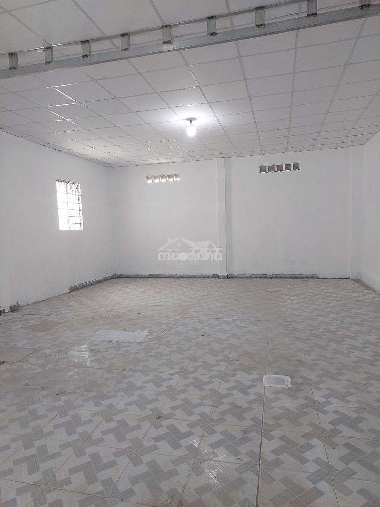 Cho thuê nhà 8×32  - gần chợ đầu mối - hocmon – giá: 13 triệu.
