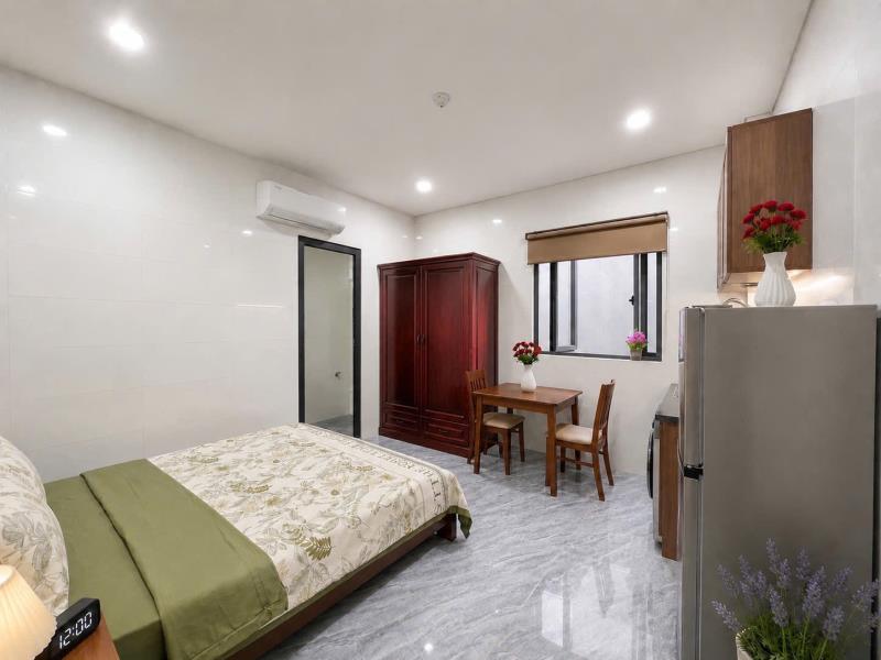Trống lại phòng mới cửa sổ trời thang máy