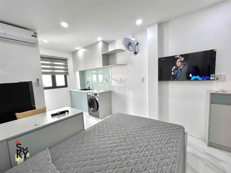 Tone trắng có gu máy giặt riêng thang máy