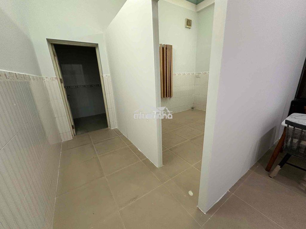 Cho thuê nhà hẻm rộng ở gia đình giá thuê rất rẻ - 4