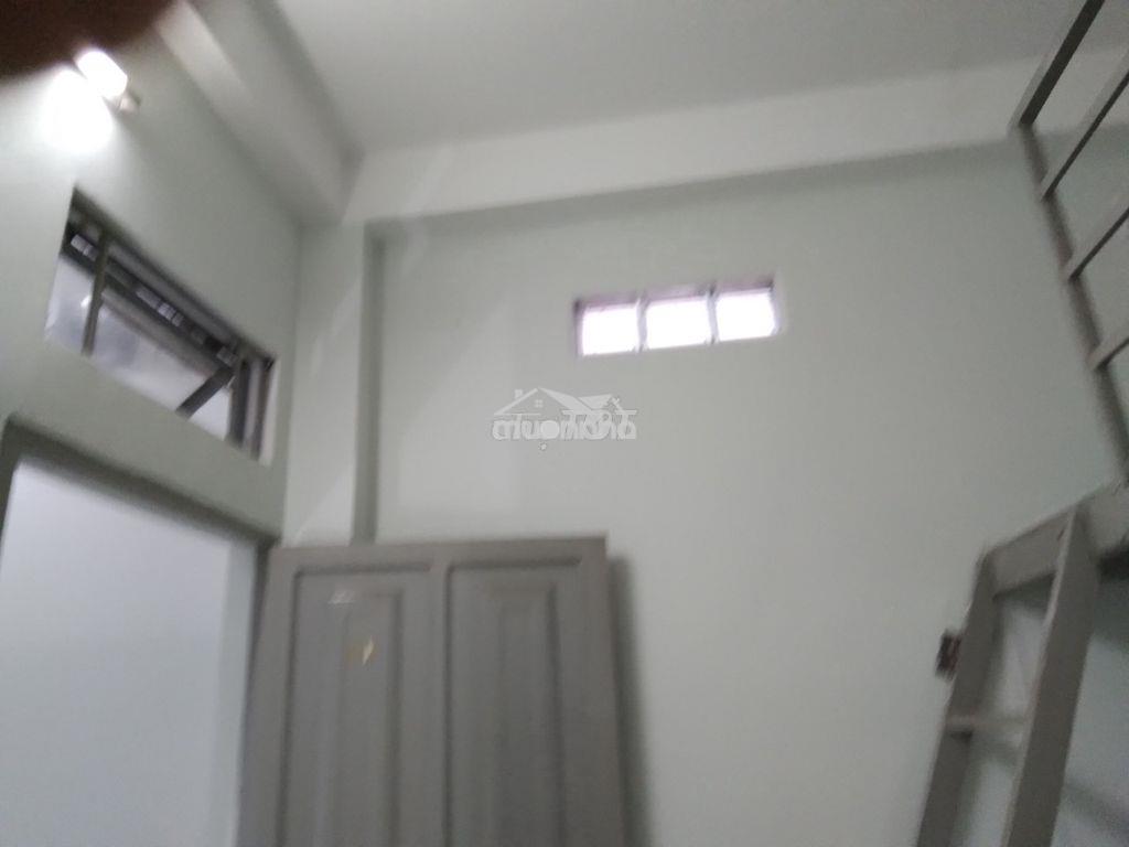 Chính chủ, phòng đẹp, thoáng mát, có cửa sổ lớn, 14m2 & gác rộng 6m2. - Ảnh 3