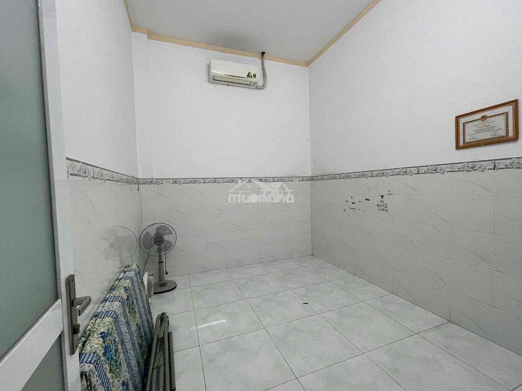 Cho thuê nhà phường phú lợi gần vòng xoay hiệp thành 3 sân xe hơi - 4