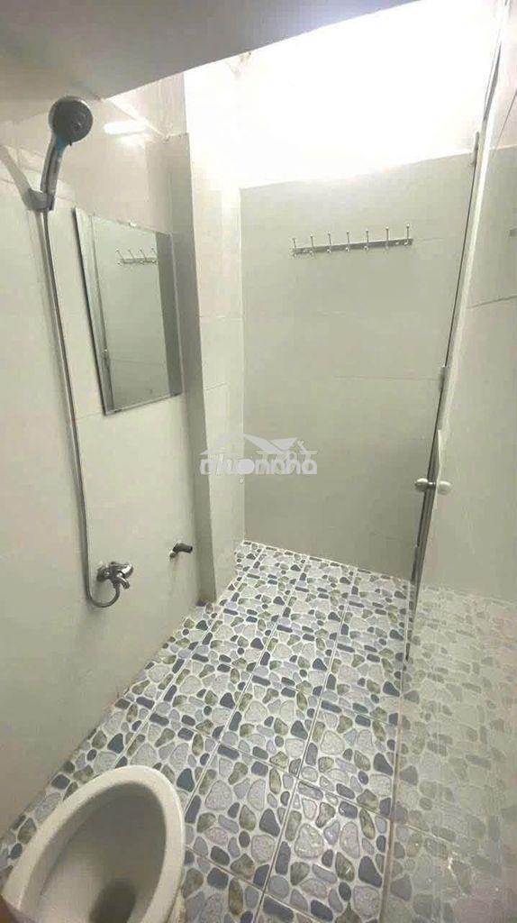 Cho thuê nhà thoại ngọc hầu 4 x 10m đúc 1 lầu 3 pn , 2 wc . - 2