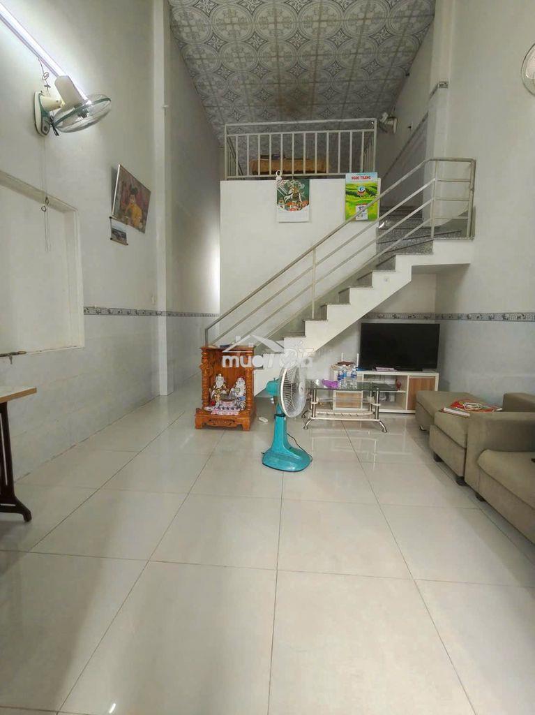 Bán nhà cấp 4 có gác lửng cách nguyễn đức thuận chỉ 50m giá 2ti2