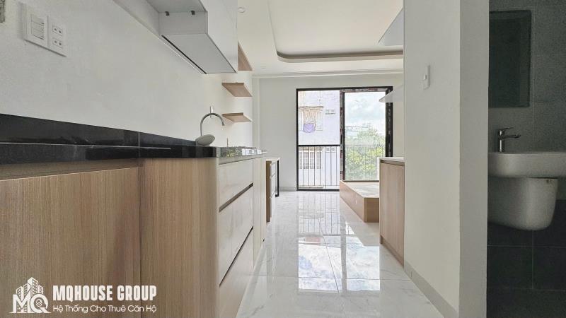 Cho thuê studio ban công 30m2 new 100% ngay ngã tư hàng xanh - ga metro tân cảng - trường đại học hutech - ngoại thương - uth