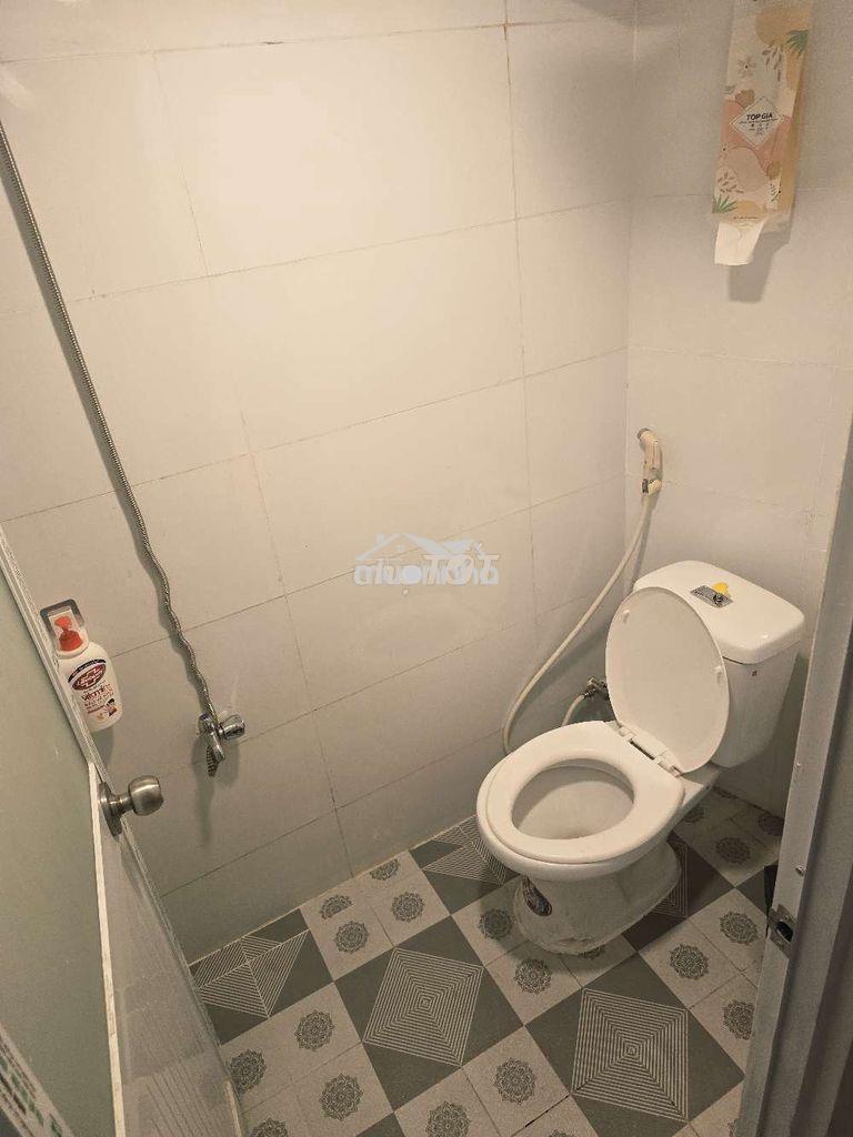 Cho thuê lầu 1, có ban công 2 mặt tiền bao điện nước - 2