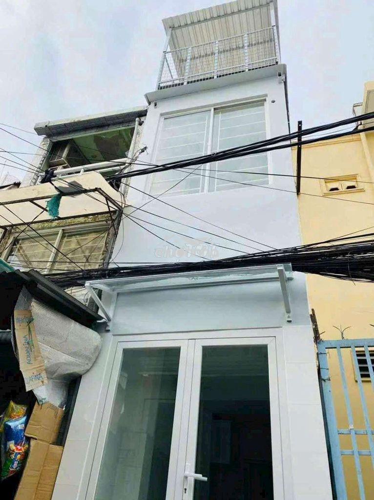 Xe hơi đỗ cửa 3 tầng không quy q7 - 3