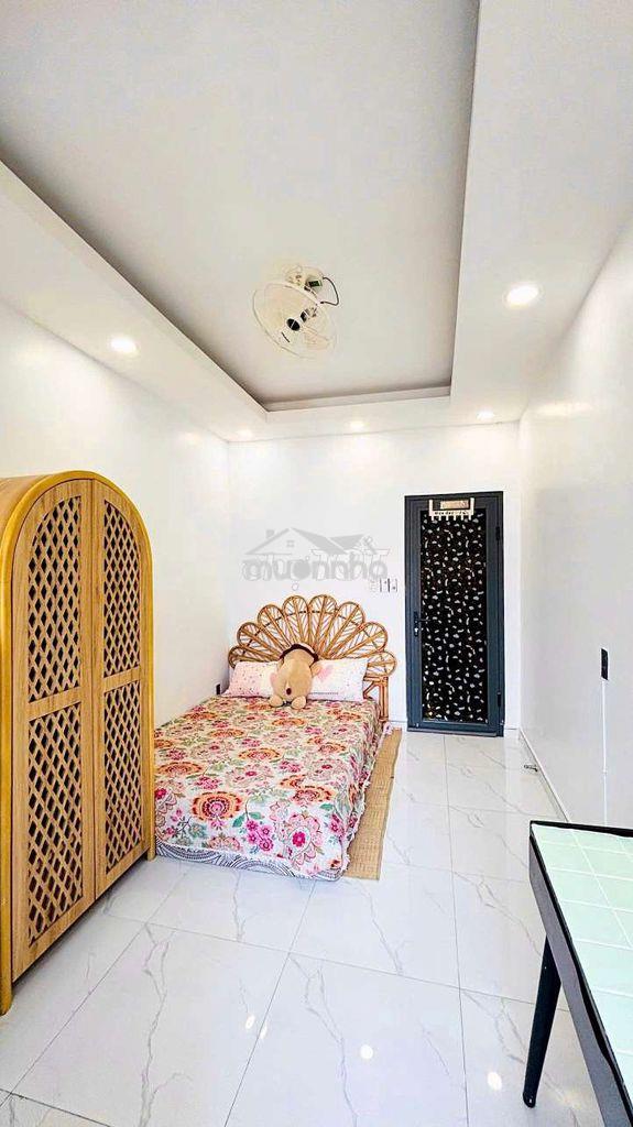 Phòng ban công, cửa sổ full nội thất - máy giặt riêng - nơ trang long - 2