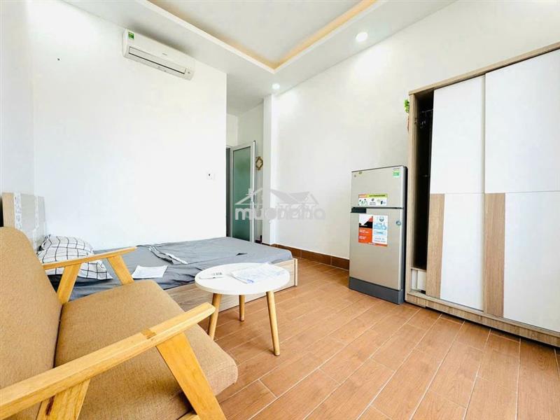 Studio tách bếp ban công sát ngay cầu công lý quận 3 tràn ngập ánh sán