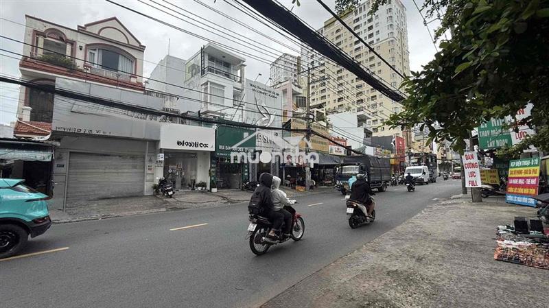 Nhà mt kd 637b âu cơ, dt: 6 x 16m - 3 lầu ( 8 pn ) giá: 26,5 tr/ tháng