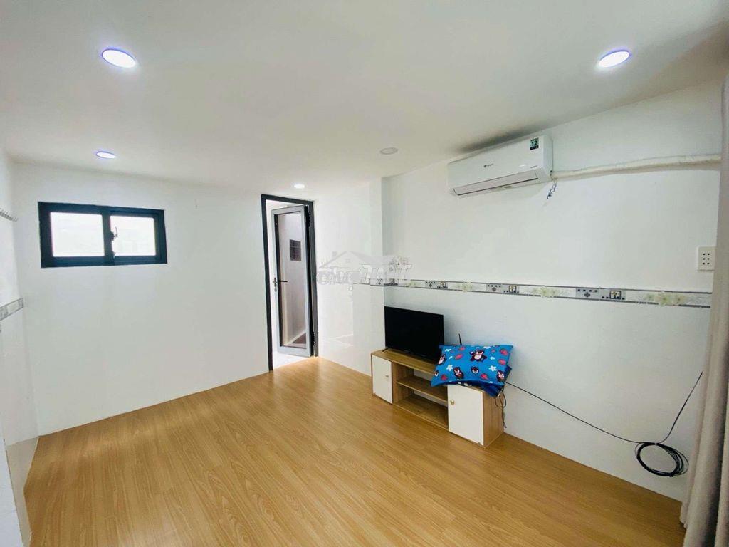 Cần người đưa ống thở - 2