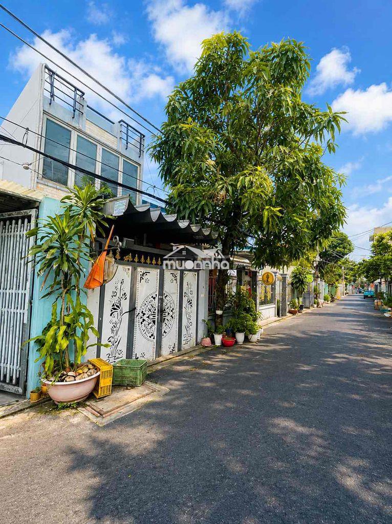 🔥Nhà 3 tầng,đường nhựa 6m ,xe hơi ngủ trong nhà,giáp quận 7