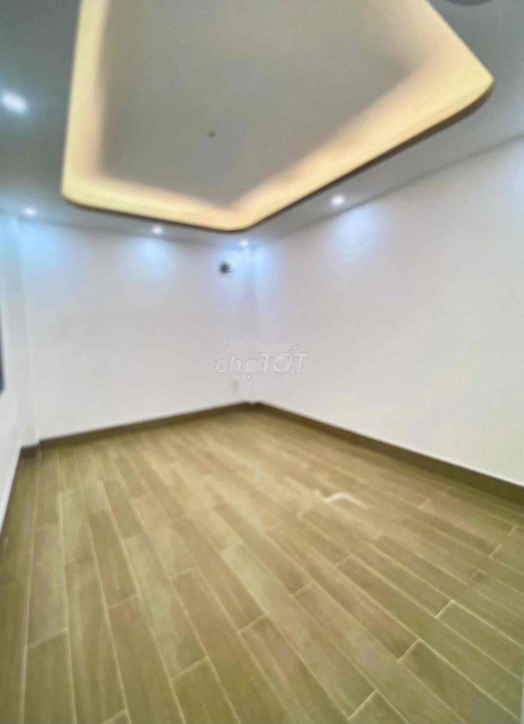 Góc 2 mặt tiền cao đạt p 1 quận 5, ngang 3,4x8,5m 4 tầng