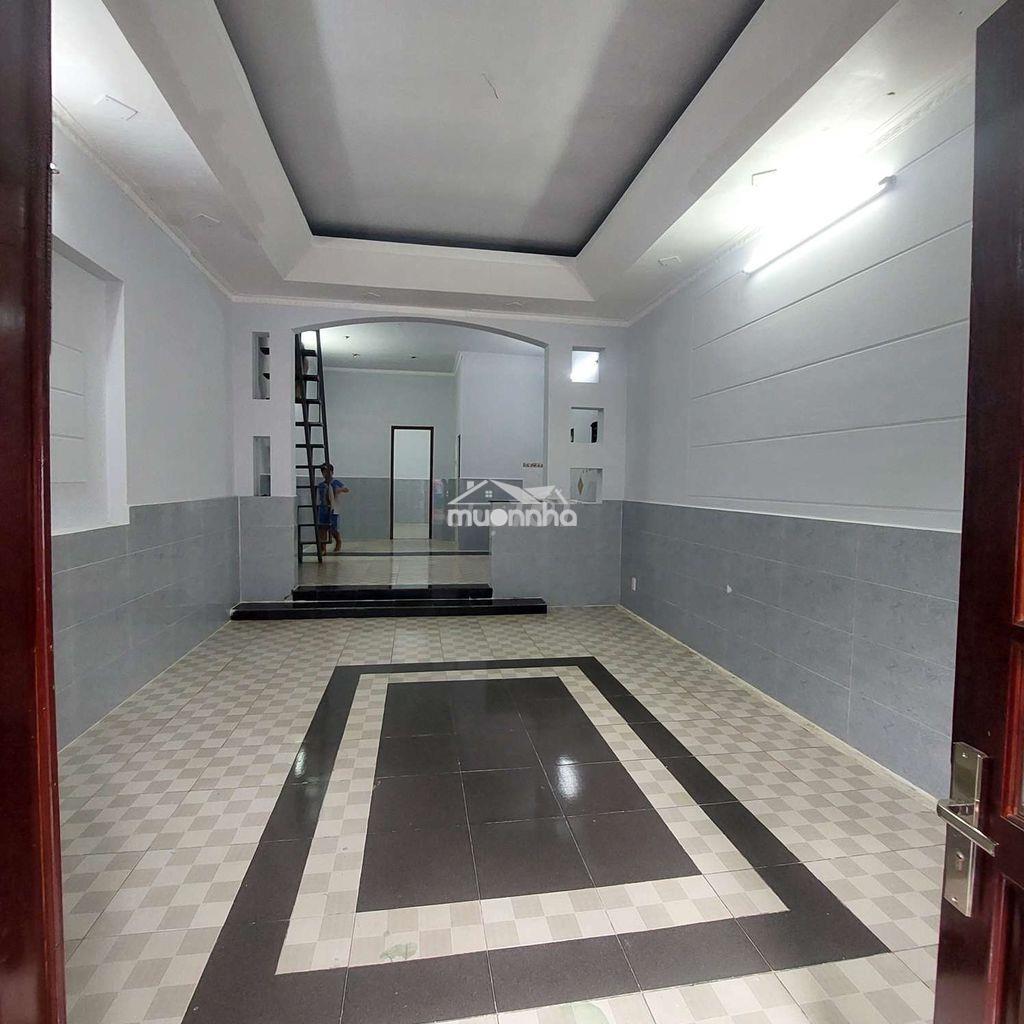 Nhà 4,5x25,2pn 2wc, đường thông ôtô ,sân rộng pvăn hớn trường chinh - 4