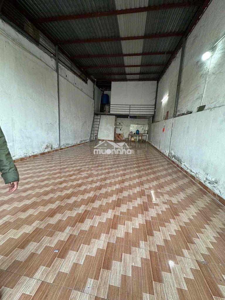 Cho thuê kho xưởng xe tải 2 tấn..hẻm ht07..q12,dt:5x16m có điện 3f