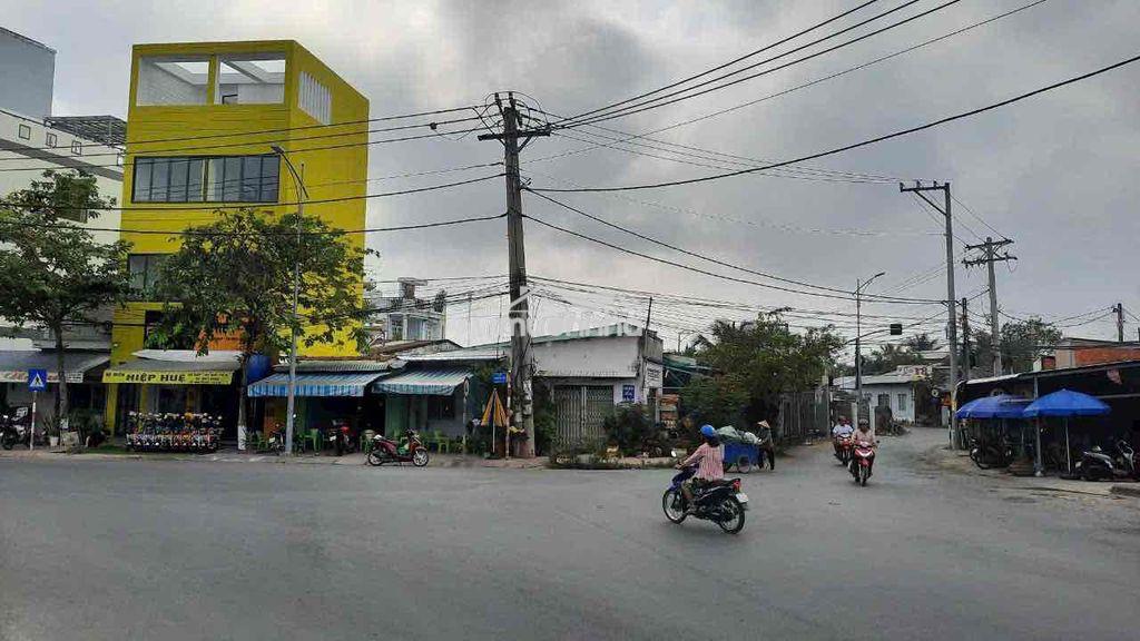 Cho thuê mặt bằng trệt- lầu 1, lầu 2, sân thượng tòa nhà màu  vàng phư - 4