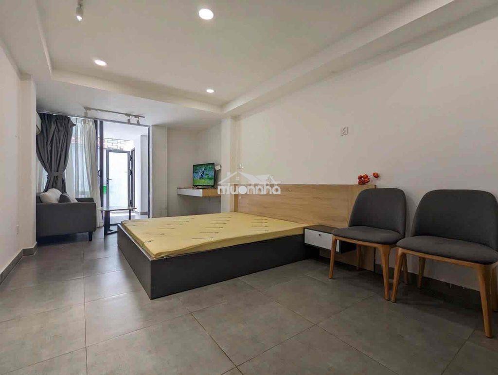 Căn hộ sân vườn có giếng trời tách bếp rộng thông thoáng - 2