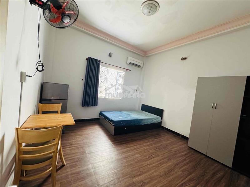 Phòng cửa sổ lớn 25m2 lầu1, mặt tiền, bếp riêng, cv hvt sânbay tsn