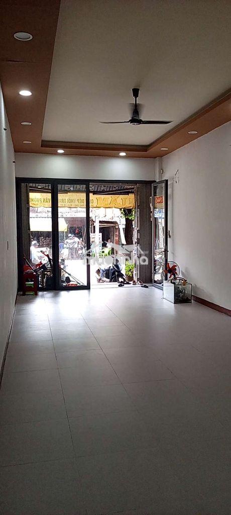 Q11 - mặt tiền - dt 4,2*20 - 1 lầu 3 phòng - kdtd - 2