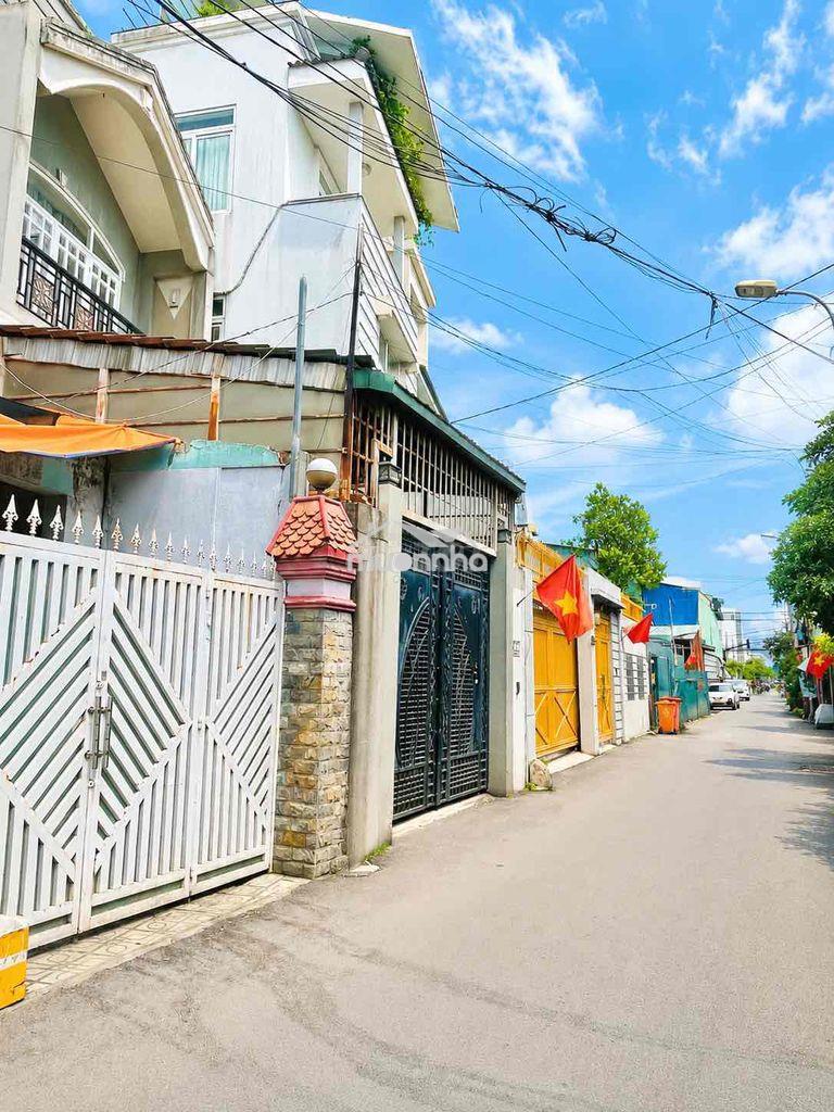Bán đất tặng nhà câp 4 ,hxh ngay trường cao đẳng công nghệ thủ đức