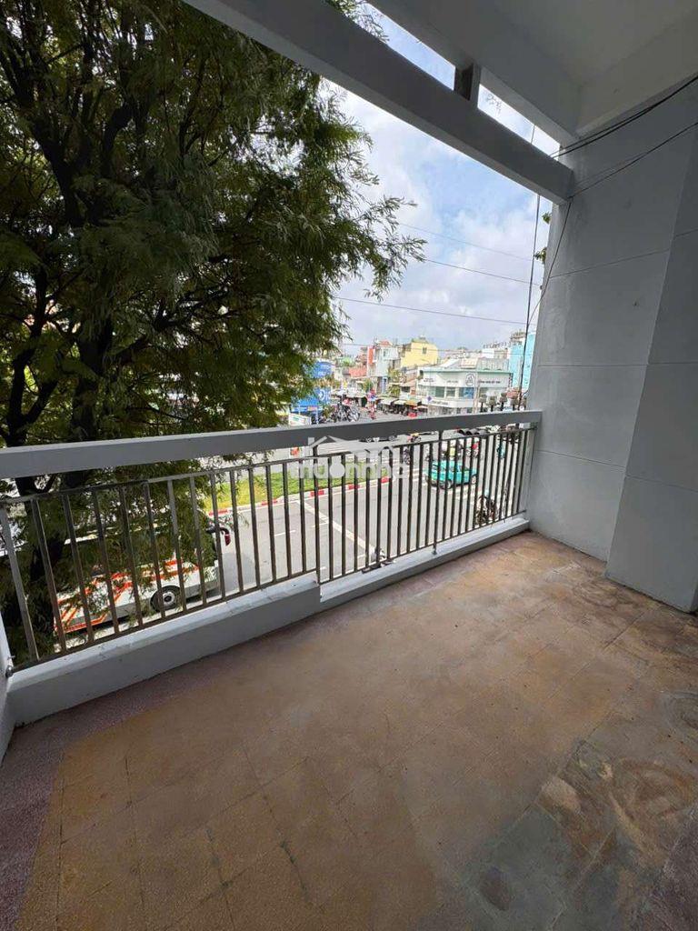 Cho thuê chungcư lầu 1 mt hồng bàngq5, 72m², lối đi riêng, thoáng mát