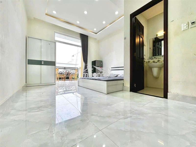 Căn hộ studio 40m2 ban công full nội thất tòa nhà thang máy