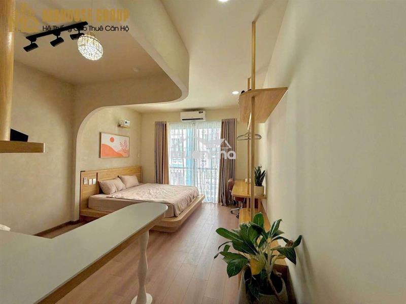 Ngay ngã 4 hàng xanh 🏡 đi bộ hutech