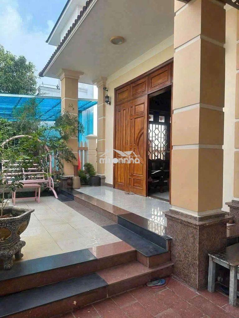 Nhà 3 phòng ngủ sân ô tô