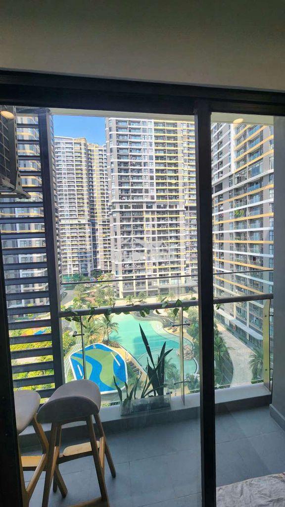 Vin q9- be5- 2 giường lớn- view bể bơi- full nt- sẵn thẻ
