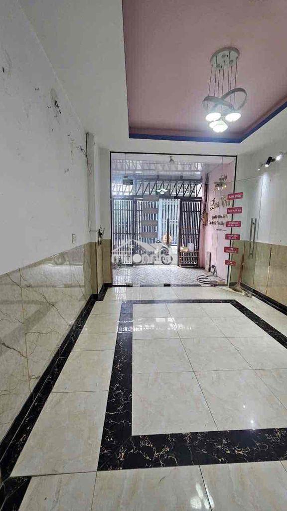 Cho thuê nhà 5,5tr/ tháng. dt: 4m x 14m lầu 2pn 2wc. 👉 1/ đường võ - 3