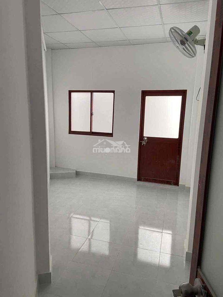Nhà cho thuê nguyên căn 2 phòng ngủ 1 trệt 1 lầu gần aeon tân phú 5tr