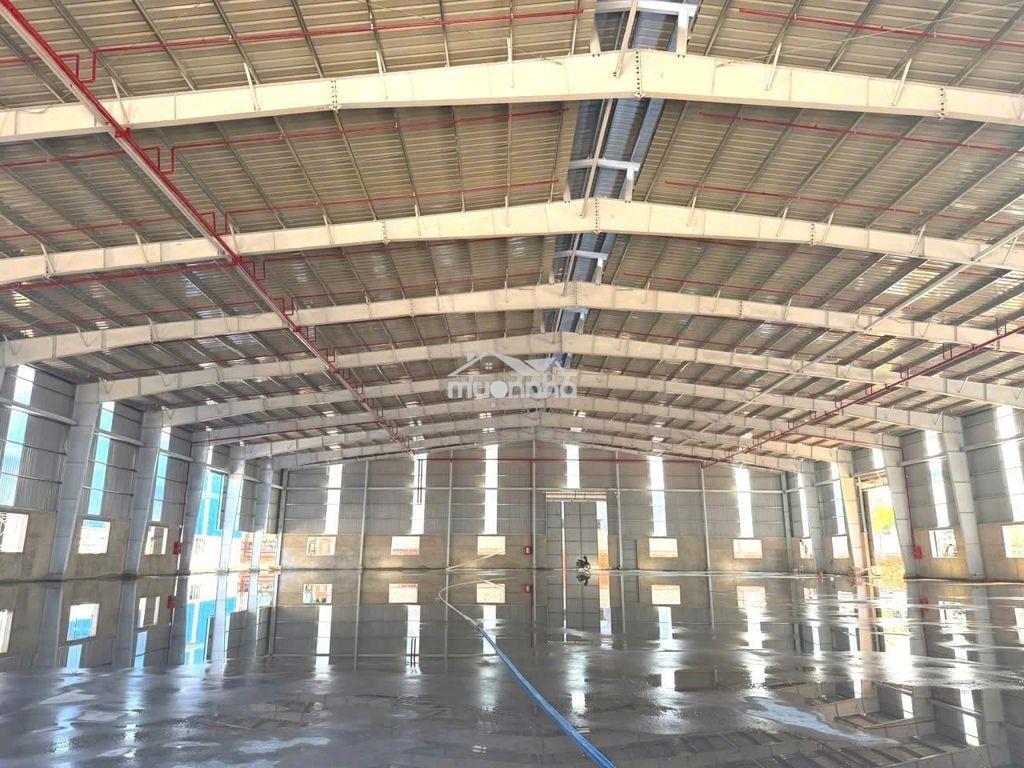 Cho thuê 2500m2 xưởng tân uyên ,pccc tự động ,giấy tờ đầy đủ ,cont 40f - 2