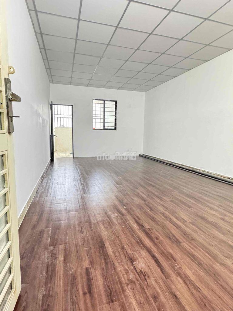 Cho thuê nguyên tầng 3 - nhà mặt tiền - có ban công - 2pn - 1wc - 2