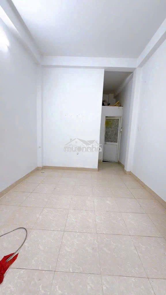 Cho thuê nhà 3 phòng ngủ giá nhẹ đường đoàn văn bơ, p.10, q.4